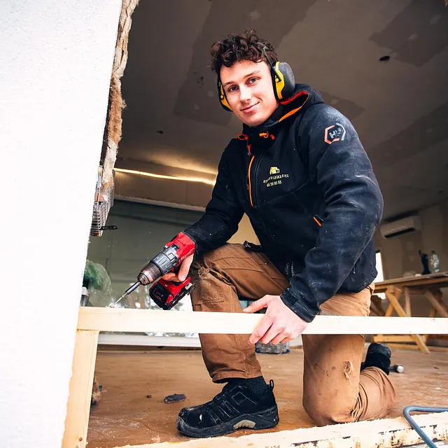Bilde av ansatt i arbeid